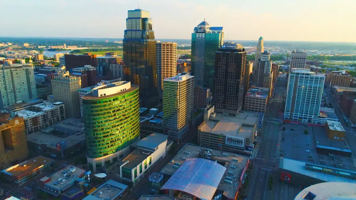 Compare short term real estate loans in Kansas City represented by the Kansas City skyline.